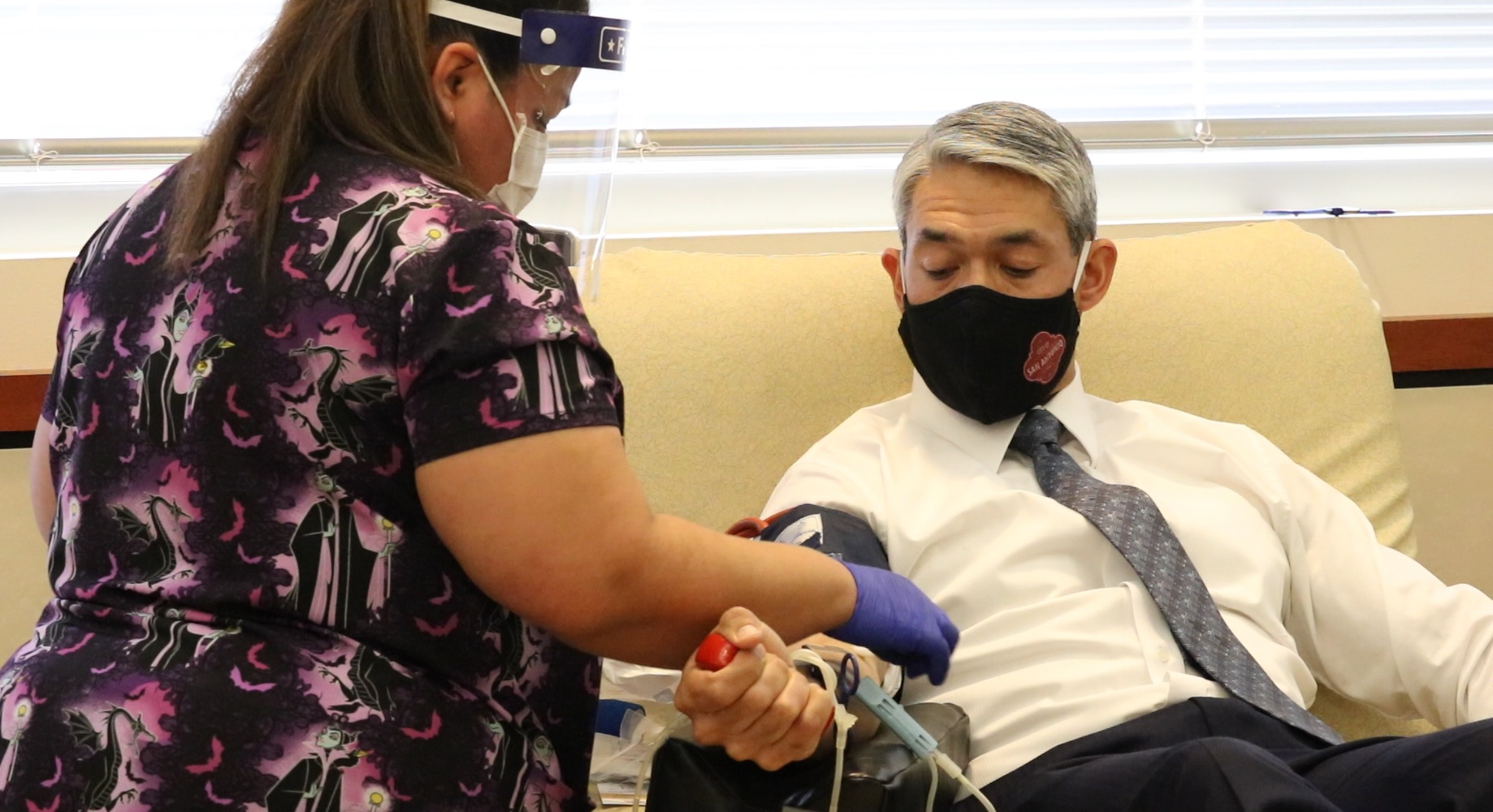 Mayor challenges community to save lives with a blood donation